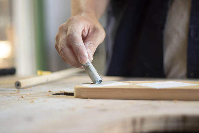 ブラケットいらずで突っ張れる!?デッドスペースを解消するウォールラック