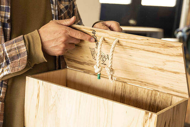 まるで“木製テトリス”!階段を活用したステアボックスをDIY