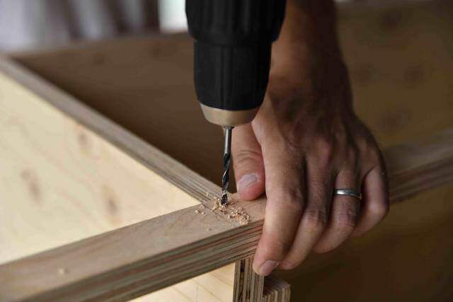 コードのゴチャつきスッキリ解決！収納上手なテレビ台をDIY！