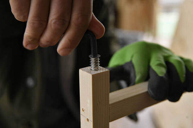 畳んで収納、開いてカフェに!収納力も抜群な移動式バタフライテーブルをDIY