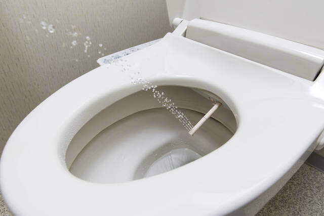 突然起きるトイレの水漏れ!修理までの応急処置法をご紹介!