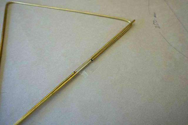 2本の真鍮で作る洒落顔DIY!インテリアを選ばず映えるプラントハンガー