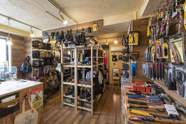 男心、ど真ん中直撃！激レア満載のギアショップへワクワク潜入