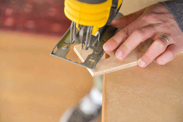 材料たった2つで玄関を格上げ!小物も吊るせる“多目的傘かけ”をDIY