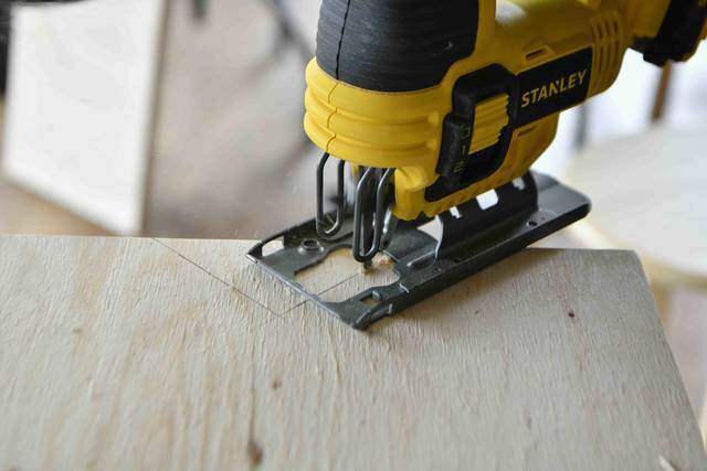 家中どこでもワークスペース！3×6合板1枚から作れる折りたたみデスク&ベンチ