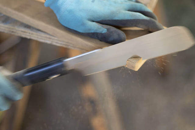 ブラケットいらずで突っ張れる!?デッドスペースを解消するウォールラック