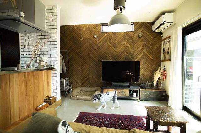 古材とエイジングで作るインテリア。アメリカを感じるキューブハウス