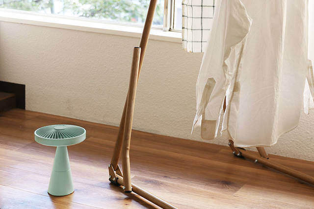 家中、どこでもいっしょ！“コードレス”×“ミニ”な新感覚リビングファン