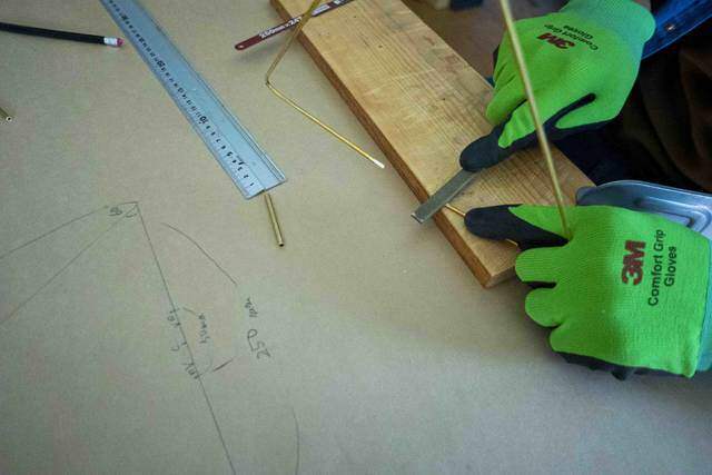 2本の真鍮で作る洒落顔DIY!インテリアを選ばず映えるプラントハンガー