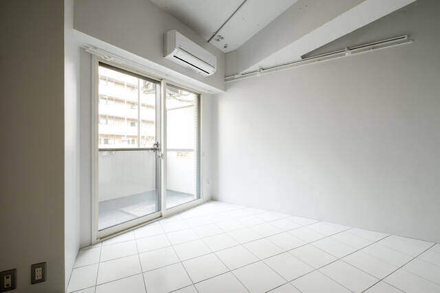 “白”と暮らす新生活!パリを彷彿させるリノベ賃貸とは?