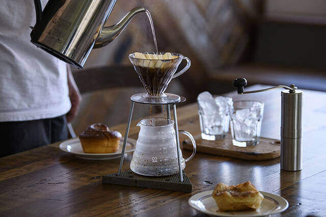 材料費は¥1000でOK。使い終わったマットで個性派ドリッパースタンドをDIY