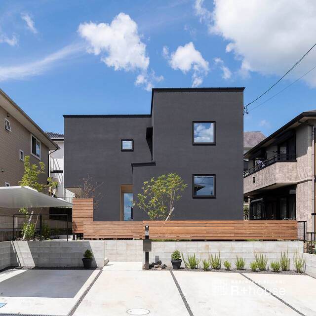 素敵なウッドフェンスの施工例を大公開！かかる費用や木材選びの秘訣とは？