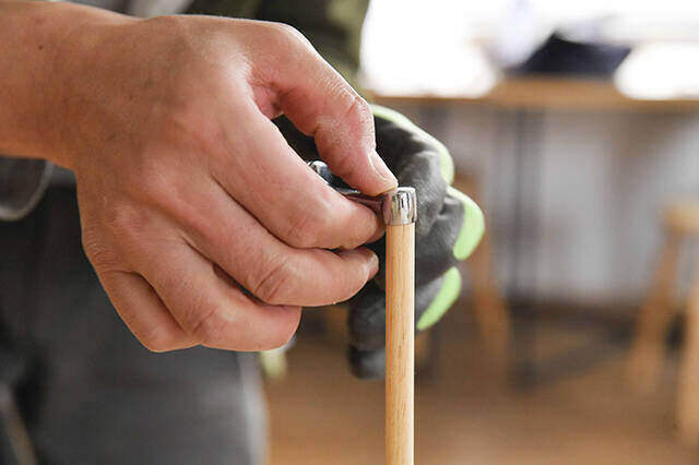 \制作時間5分の瞬間DIY/隙間スペースを“アレ”で解決、秀逸アイデアハンガーフック