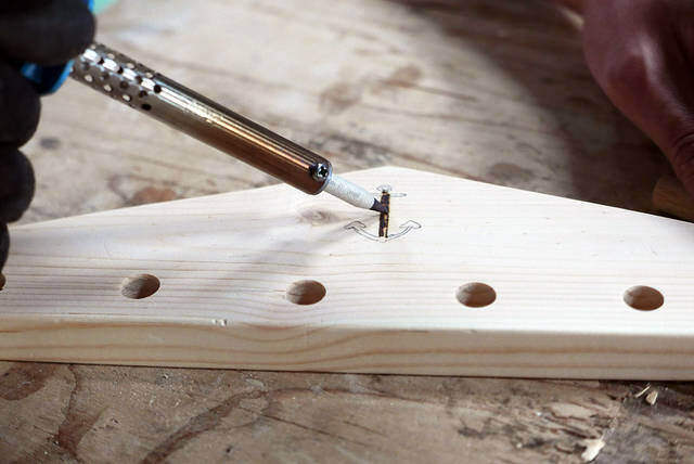 家でもキャンプでも使いたい!お手製ハンギングドライヤーラックの作り方!