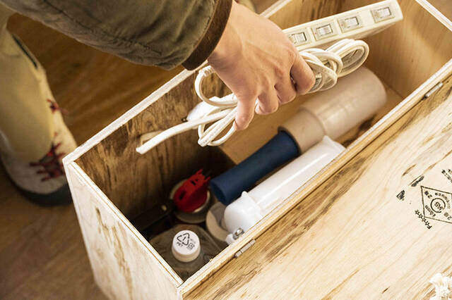 まるで“木製テトリス”!階段を活用したステアボックスをDIY