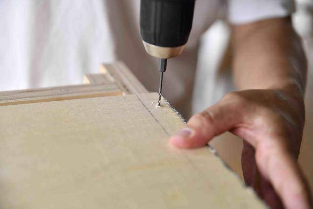 コードのゴチャつきスッキリ解決！収納上手なテレビ台をDIY！