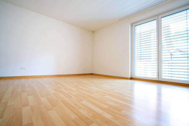 フローリング張替えの費用相場とは？耐用年数や業者選定のポイントも解説