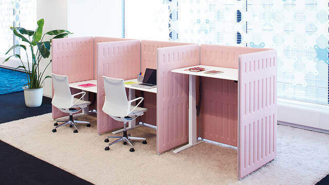 スタンディングデスクをオフィスに導入するメリットやデメリットを紹介