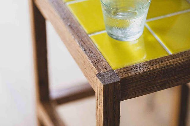 暮らしを上げるタイル天板。海外ライクなサイドテーブルをDIY