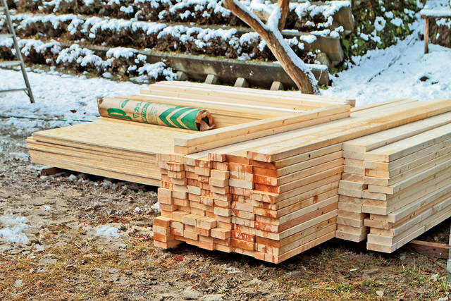 DIYで作れる!片屋根デッキ付きの多目的小屋制作ガイド