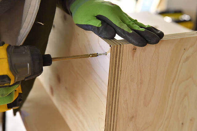 畳んで収納、開いてカフェに!収納力も抜群な移動式バタフライテーブルをDIY