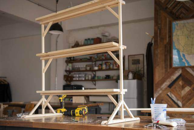 魅せて、映える、三段ラック!2つの木材でかんたんDIY!