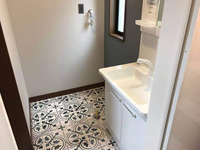 見た目も機能性も◎洗面所の床に最適なクッションフロア!