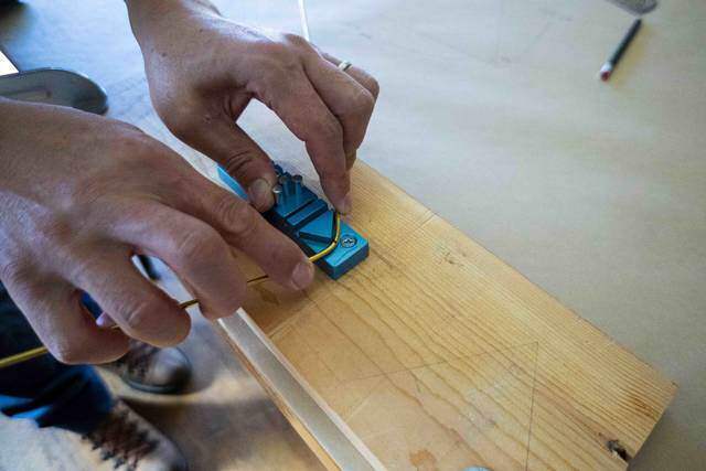 2本の真鍮で作る洒落顔DIY!インテリアを選ばず映えるプラントハンガー