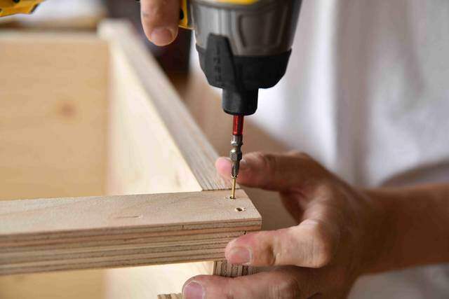 コードのゴチャつきスッキリ解決！収納上手なテレビ台をDIY！