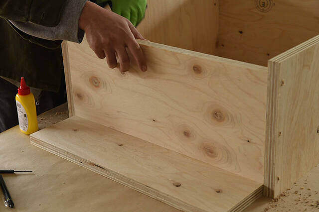 畳んで収納、開いてカフェに!収納力も抜群な移動式バタフライテーブルをDIY