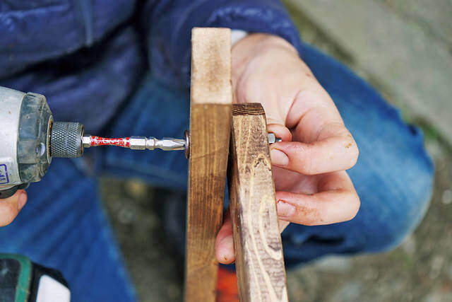 持ち運びも簡単なキャンプの味方!フォールディングテーブルをDIY!