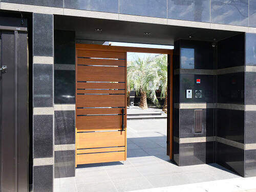 門扉リフォームで外構をオシャレに!設置のメリットや選び方、施工例を紹介