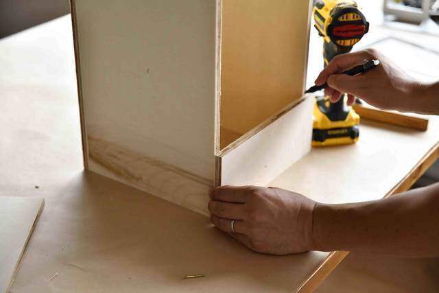 ルーターが消えた...！？ゴチャつく配線の目隠しラックをDIY