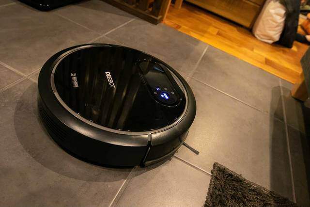 パーテーションで目を惹くデザインに！ラグジュアリーさを意識したリノベルーム