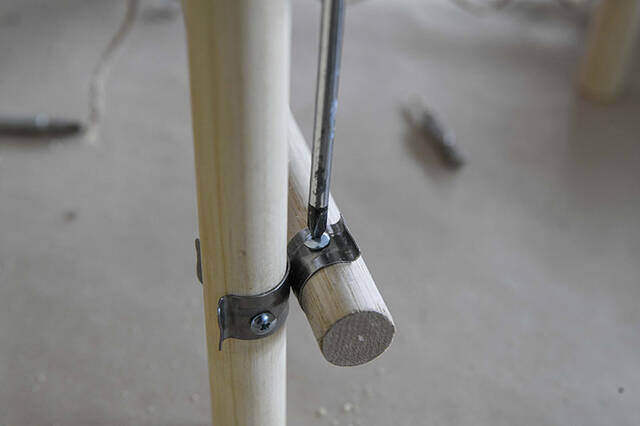 園芸コーナーにもDIYのヒントあり!“クロスクリップ”を使ったアジアンなサイドテーブル