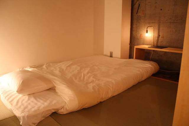 ホステル ×カフェ×食品加工場！リノベで築50年の古さを楽しむイワシビル