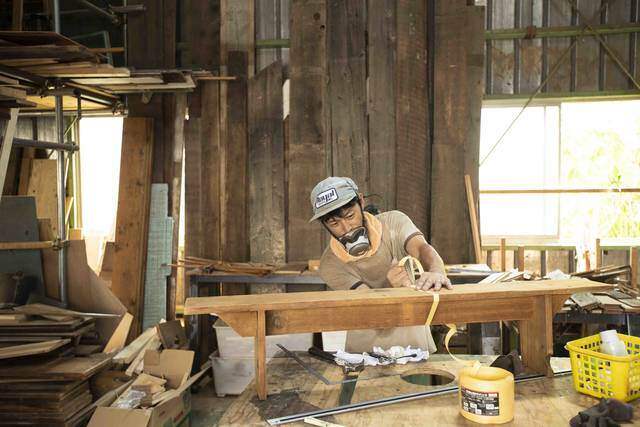 たった4枚の板でベンチが完成！侘び寂びを感じる和モダン家具