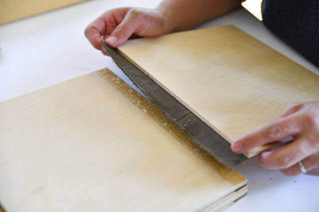 この変形にロマンがある!“パタっ”と畳めて“ガバっ”と広がるサイドテーブルをDIY