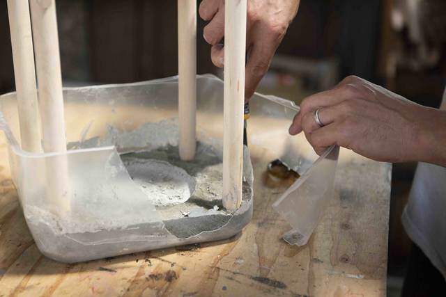 丸棒×セメントで作るDIY傘立て!自宅の玄関サイズにオーダーメイド