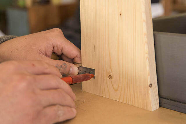 “歩くディスプレイ”なら模様替えし放題!機能性◎な開閉式ワゴンラックをDIY