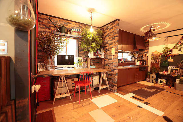 マスキングテープとペイントで実現!原状回復も意識した驚きのDIY部屋!