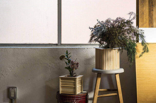 植物をインテリアへ変える。陰影が美しいプランターカバーをDIY