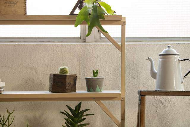 魅せて、映える、三段ラック!2つの木材でかんたんDIY!