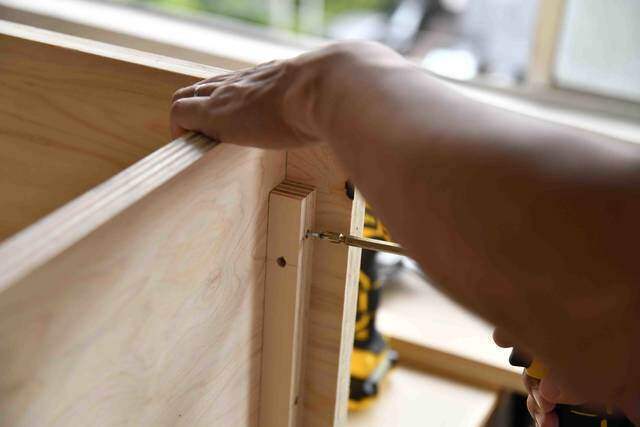 コードのゴチャつきスッキリ解決！収納上手なテレビ台をDIY！