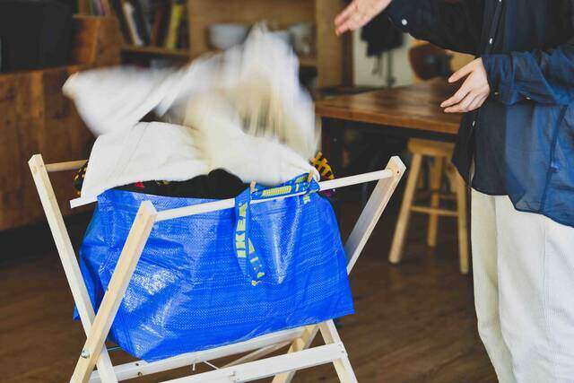 干せて、畳めて、転がせます!IKEAバッグで作るランドリーワゴンをDIY!