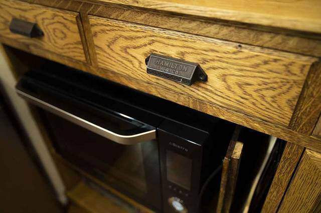 古材とエイジングで作るインテリア。アメリカを感じるキューブハウス