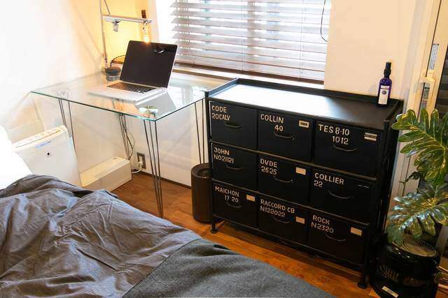 パーテーションで目を惹く抜け感のあるデザインに！ラグジュアリーさを意識したリノベルーム