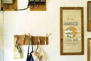 枯れ枝だって立派な木材！低予算でオシャレな壁掛けフックが完成！ | カシワバラさんの暮らし。