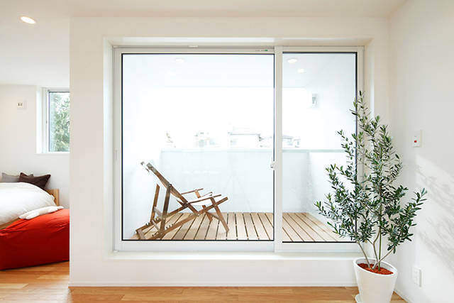 切り取る景色がインテリア。たっぷりの自然光で優しく照らす『窓の家』。