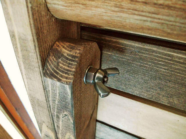 持ち運びも簡単なキャンプの味方!フォールディングテーブルをDIY!